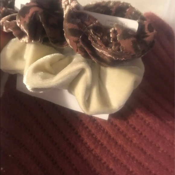 Pretty Mauve Fringe Poncho + Matching Scrunchies - Picture 3 of 12